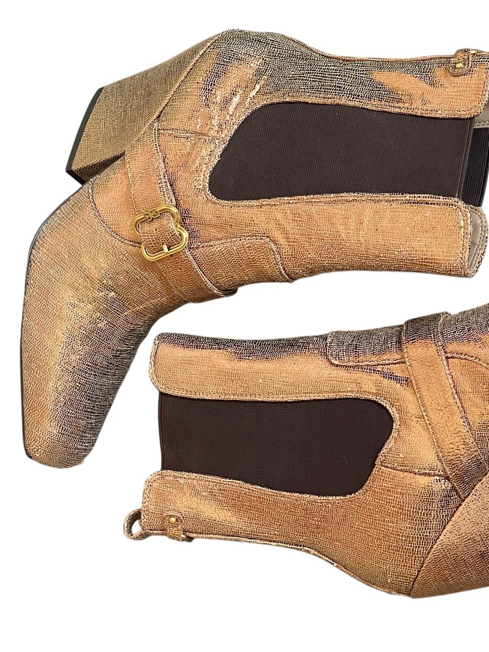 Sam Edelman Women's Suzette
Deep Gold Metallic Chelsea Boot
New Size 8.5” - Picture 6 of 11